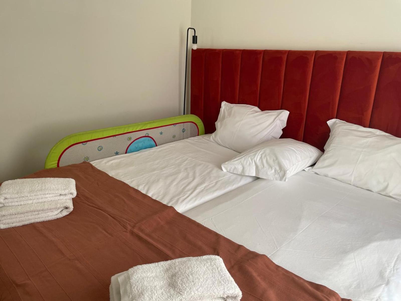 Albina'S Guest House เลซาเดอปัลเมรา ภายนอก รูปภาพ